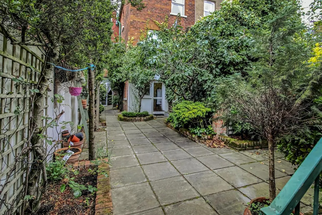 ***  Avenue House Guest House ベルファスト イギリス